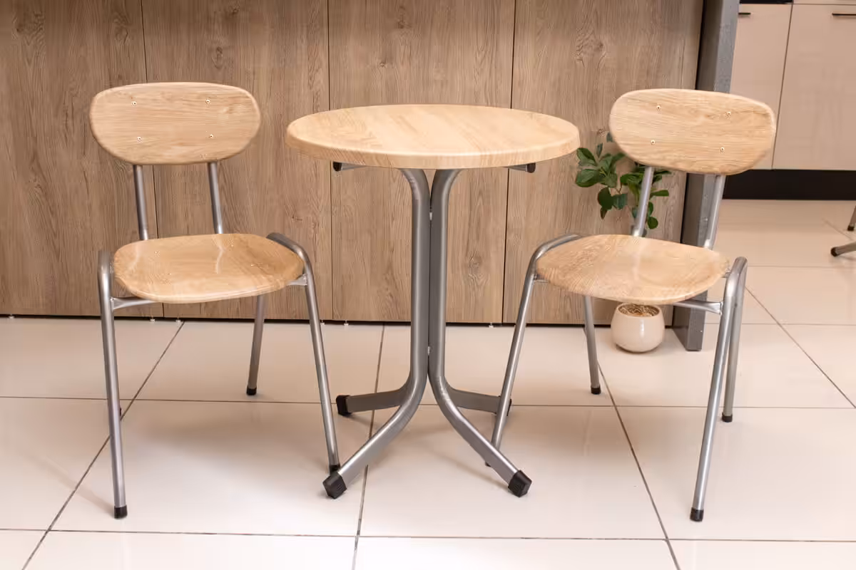 table café avec 2 chaises