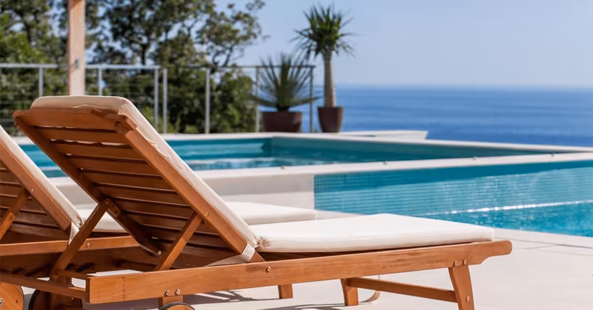 Chaises-longues-pour-piscine